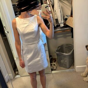 Elegant White Sleeveless Dress